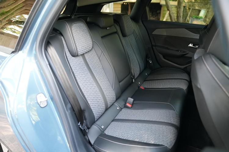 PEUGEOT 308 SW ESTATE 1.6 Plug-in Hybrid 195 GT 5dr e-DSC7